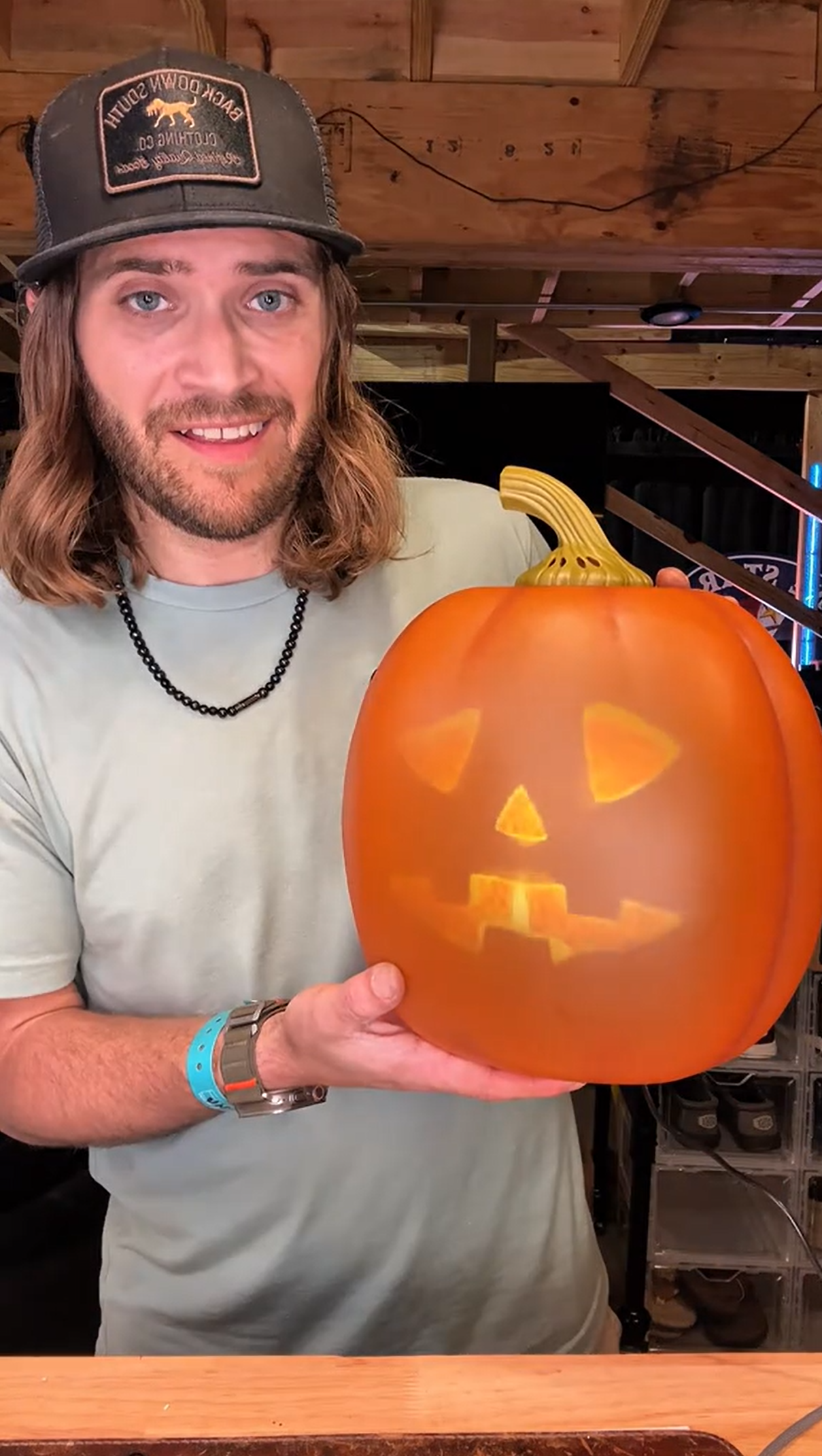 HauntedFinds Jabberin Jack Signature Edition – Animated Talking Pumpkin with 8" HD Display & Immersive Audio